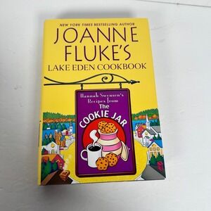 Joanne Fluke's Lake Eden Cookbook Hannah Swensen Recipes 2011 1st Printing